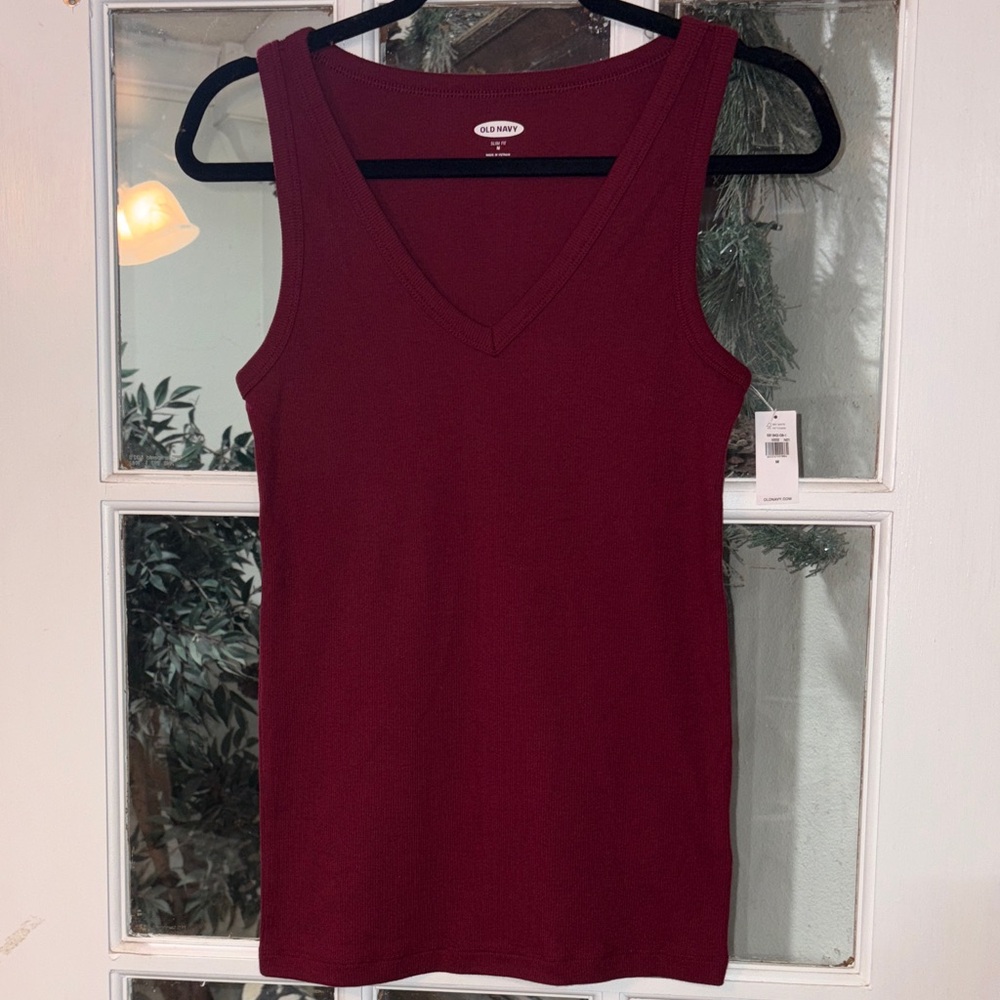 Old Navy Women's Burgundy Tank Top Medium NEW - Picture 1 of 4